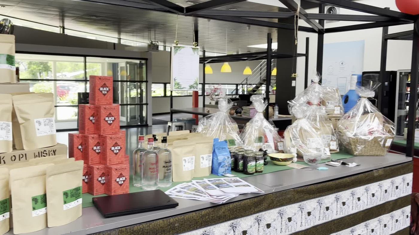 Kraam met thee, gin en cadeaupakketten uit Malawi op een event